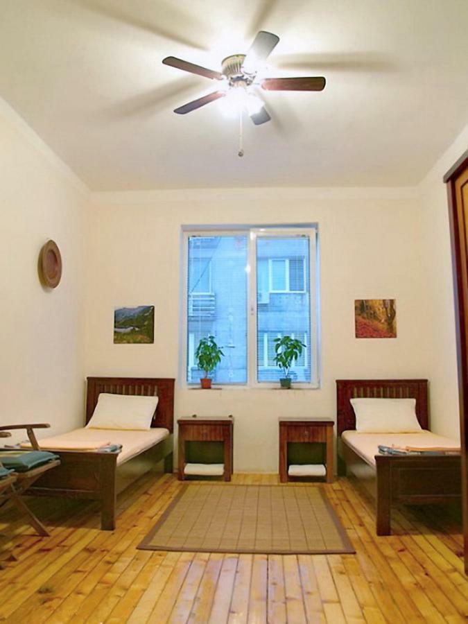 Interhost Guest Rooms And Apartments صوفيا المظهر الخارجي الصورة