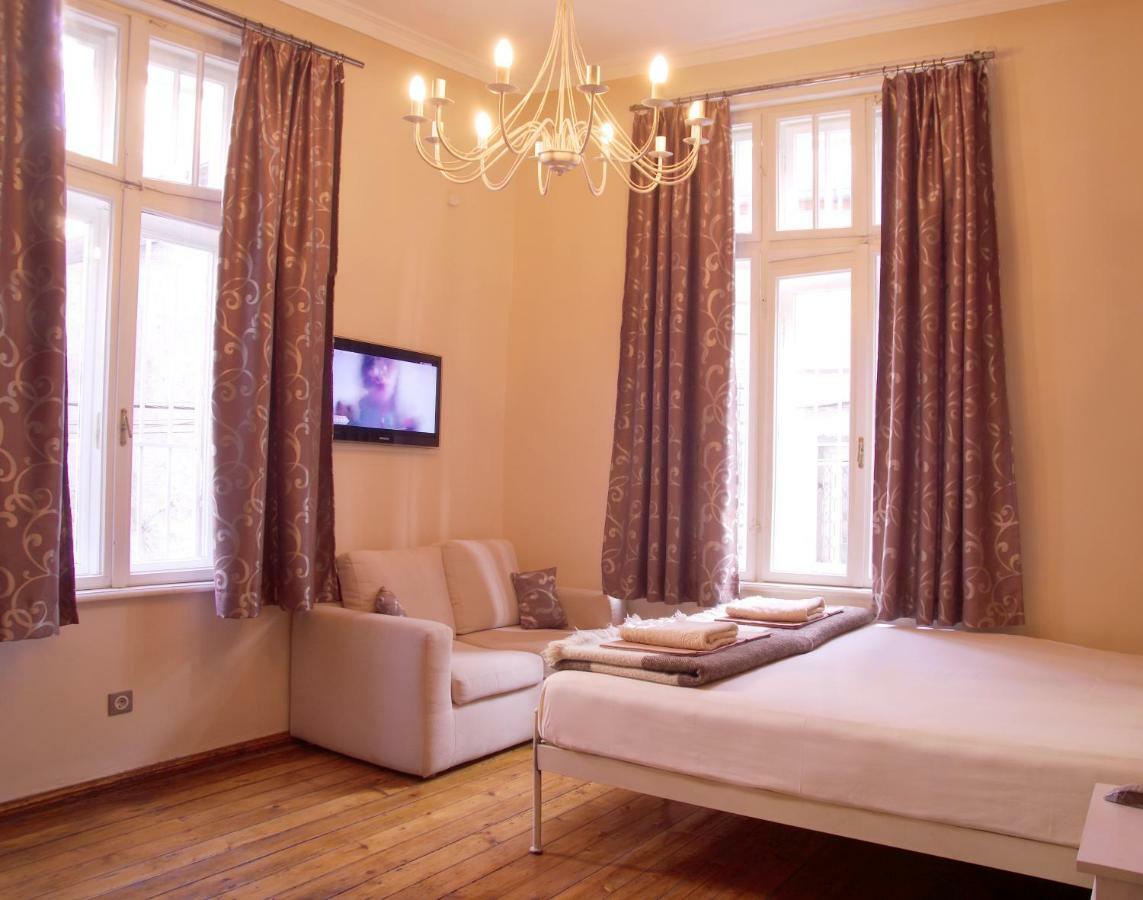 Interhost Guest Rooms And Apartments صوفيا المظهر الخارجي الصورة